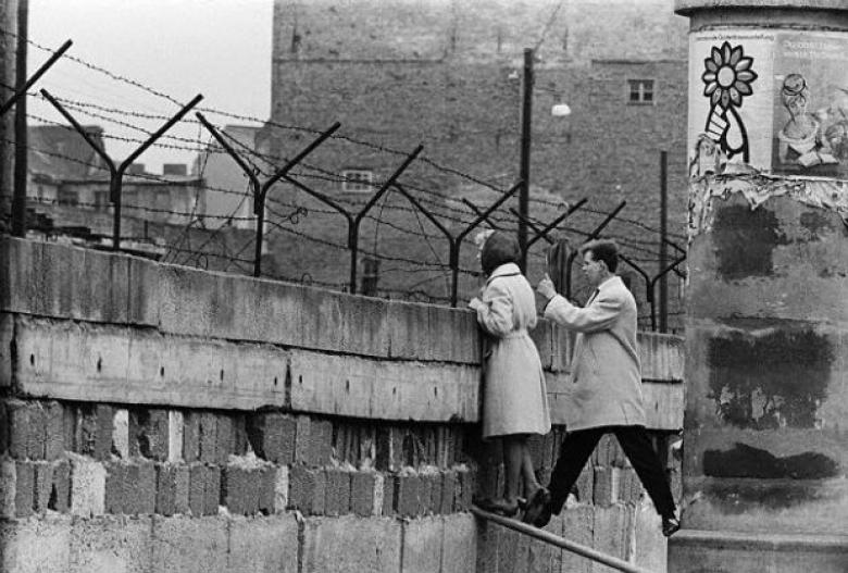 2. Berlin Duvarı'nın yıkılışı (1989)