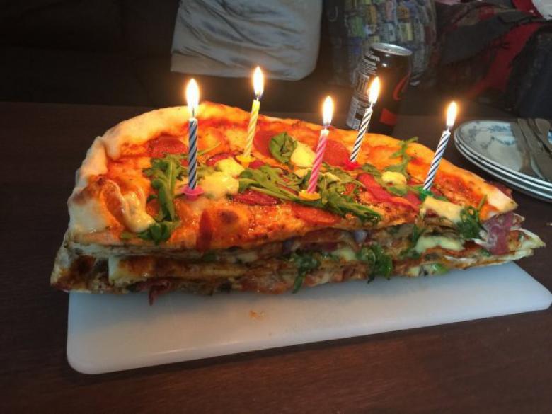2. Pizza doğum günü pastası