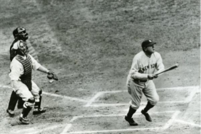 9. Babe Ruth, 1938 yılında oynanan beyzbol maçından bir fotoğraf.